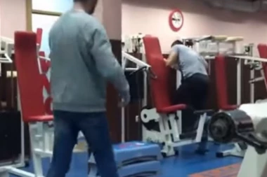 (VIDEO) ZAJAHAO I NE PUŠTA: Bosanac hit na internetu