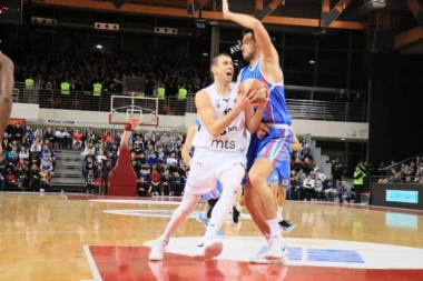(VIDEO) CRNO-BELI SLAVILI U LAKTAŠIMA: Veličković doneo pobedu Partizanu