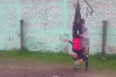 (VIDEO) GOLMANI ILI KOMANDOSI: Da li je ovo najbizarniji trening u istoriji fudbala