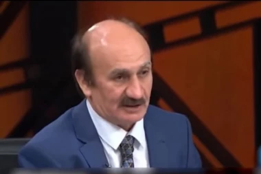 TURSKI AKADEMIK ŠOKIRA: Noje je sina zvao mobilnim