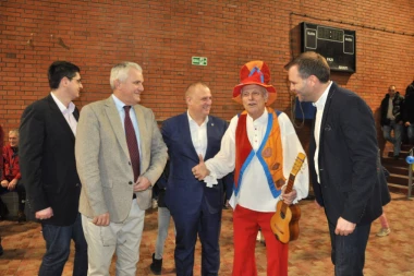 (VIDEO) EVO ZAŠTO JE SNS IZABRAO BRANKA KOCKICU: Emisija za decu čuva državu od raspada