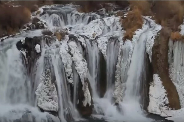 (FOTO) Vodopad u samom centru grada: Jedinstvena znamenitost nalazi se u našem komšiluku