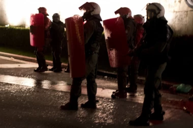 GORI ATINA: Protesti, policija, suzavac...