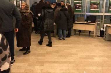 Šapić sakuplja potpise u zgradi Opštine Novi Beograd?!