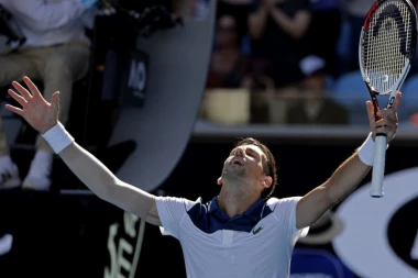 (VIDEO) NOLE ZAHVALIO PORODICI, TRENERIMA... Kao da nisam prestajao da igram tenis