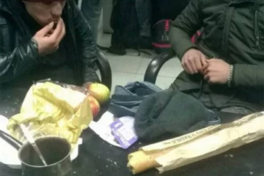 ČUČALI MEĐU KOFERIMA: Carinici otkrili migrante u autobusu somborskih tablica!