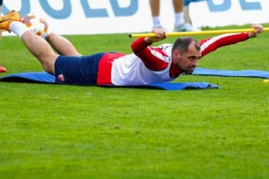 (VIDEO) Na Kipru nije tako bajno: ZVEZDU DOČEKALI KIŠA I OLUJA U PAFOSU!