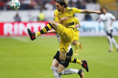 Neven Subotić o treneru: Terao ga je da puzi oko terena!