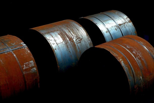 Otkačila se cisterna sa buradima nafte: Vodite računa ako idete OVOM SAOBRAĆAJNICOM!