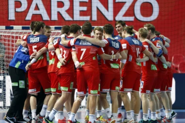 SKANDAL POTRESA NORVEŠKI TIM: Igrači dele golišave slike svoje lepe koleginice!