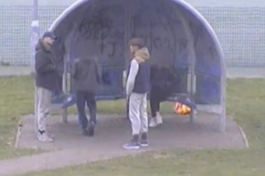 (VIDEO) Tinejdžeri iskasapili mladog beskućnika, a razlog je BOLESTAN!