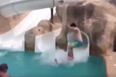 (VIDEO) Dok se spuštao niz tobogan, na njega se SRUČIO mali debeljko!