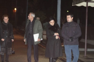 (VIDEO) TELO IVANOVIĆA STIGLO NA NOVO GROBLJE!