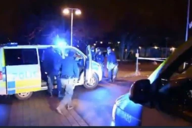 Eksplozija na Novom Beogradu! Gori splav na Savi