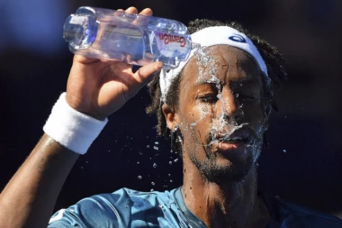 (FOTO) SE*SI PLAVUŠA JE NJEGOVA: On je najveći ženskaroš među teniserima