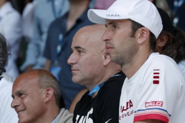 Nekada su sedeli u Novakovoj loži, a ovo su NJIHOVE REČI o Đokovićevom uspehu!