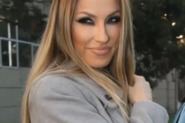 NE LIČI NA SEBE: Rada Manojlović promenila boju kose!