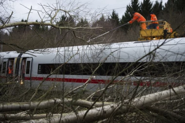 (VIDEO) OLUJA BESNI EVROPOM, HOLANĐANI LETE U NEBO