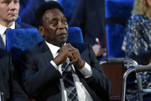 OGLASIO SE PELE IZ BOLNICE: Moćna poruka legendarnog Brazilca svim navijačima!