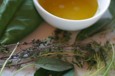 SVAKI DOM TREBA DA GA IMA: Najjači prirodni antibiotik koji uništava 30 bakterija