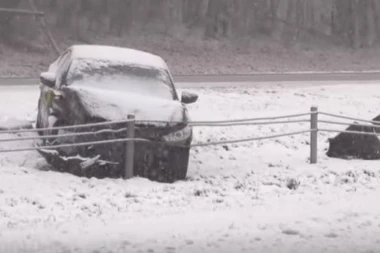 (VIDEO) BELA SMRT HARA AMERIKOM: Nesreće i mrtvaci pršte na sve strane!