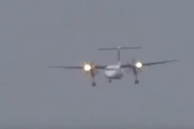 VETAR UMALO DA SRUŠI AVION U AMSTERDAMU, A ONDA JE PILOT IZVEO NEVIĐENI MANEVAR!