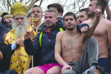 BRUKA, MITROPOLIT NAPRAVIO NOVI SKANDAL: AMFILOHIJE OSVEŠTAO NACISTE