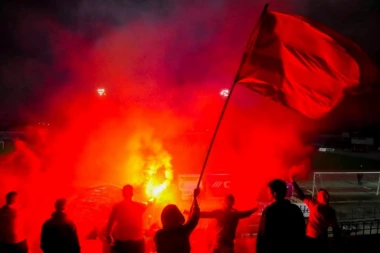 Sjajna atmosfera na treningu Zvezde: Poseta navijača Olimpijakosa