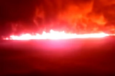 (VIDEO) OTVORILA SE VRATA PAKLA NA ZEMLJI: Jeziv požar u Rusiji guta sve pred sobom!