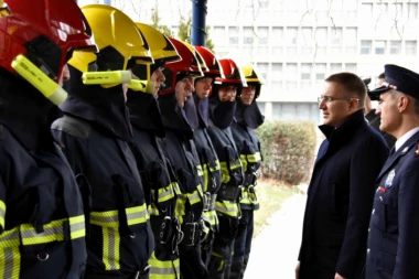 STEFANOVIĆ SA MLADIM VATROGASCIMA: Građani će moći mirno da spavaju!