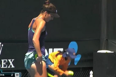 (FOTO) Sevnuo donji veš: Hrvatska teniserka pokazala zadnjicu prilikom servisa!