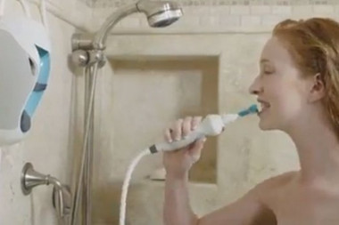 (VIDEO) OPASNO PO ZDRAVLJE! Četkica za zube se ne propira, već pere, a za to su vam potrebne dve stvari! POGLEDAJTE!