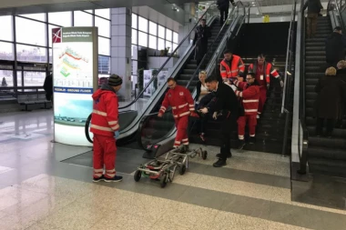 DRAMA NA AERODROMU: SAM SEBI PREREZAO VRAT