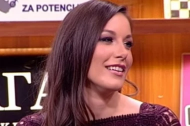 Voditeljka nije smela da odgovori na OVO pitanje!
