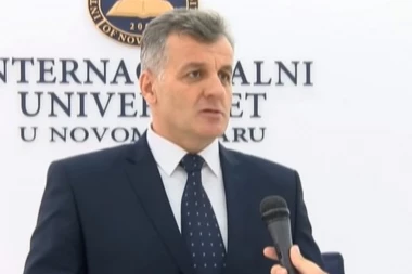 BAKIROV STRANAČKI KOLEGA SE SIT NALUPAO: Srbi su izmislili DANAK U KRVI