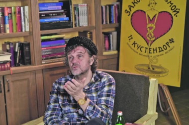 "MRAK SE UVUKAO U MLADE"