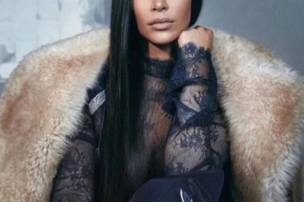 (FOTO) KIM KARDAŠIJAN NA METI PODSMEHA: Htela da bude seksi, a svi joj se smejali zbog ovog poteza!