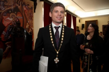 (FOTO) ARNO GUJON PO TREĆI PUT POSTAO TATA! Posle dve ćerke stigao i SIN!