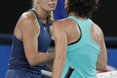 Karolina Voznjacki u polufinalu AO