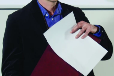 DEJAN ATANACKOVIĆ, DOBITNIK NIN NAGRADE: Zaboravili smo  na osećaj stida!