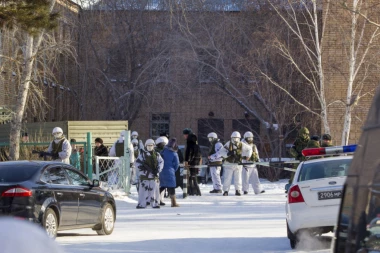 Dva dečaka uhapšena jer su sekli drugare SEKIROM!