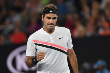 (VIDEO) Ovo bi bila sjajna rekalama za lepak: Federer u glavnoj ulozi
