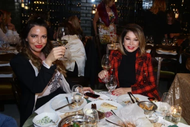 POZNATI POKIDALI ĆEVAPE: Dani Sarajeva u Beogradu