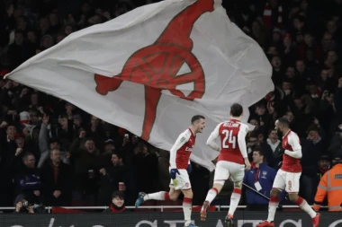 (VIDEO) SLAVLJE NA EMIRATIMA: Arsenal u finalu Liga kupa