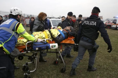 (FOTO, VIDEO) Teška NESREĆA kod Milana: DVOJE MRTVO, PREKO 100 POVREĐENO