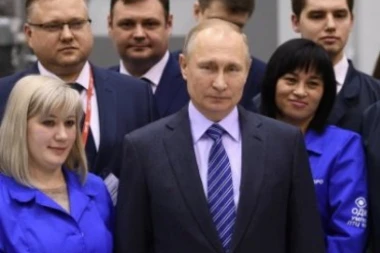 "DA VAS POLJUBIM": Putin šokirao reakcijom radni kolektiv!