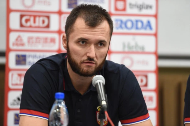 (FOTO) Mačvan zapalio vatru objavom o Trinkijeriju!