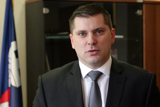 Fizičko nasilje je neprihvatljivo: Nikodijević osudio napad na komunalnu policajku!