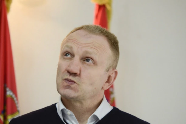 Đilasov direktor pelješio čokoladice na pumpi