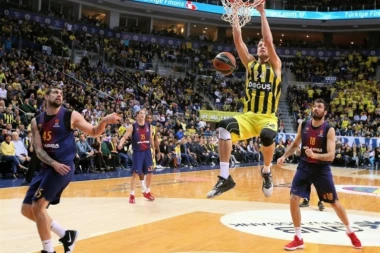 (VIDEO) EVROPSKI ŠAMPION GAZI: Fenerbahče pobedio Barselonu